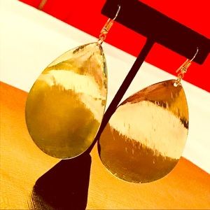 FINAL SALE Brand New Fashion Gold Earrings 😍😍😍